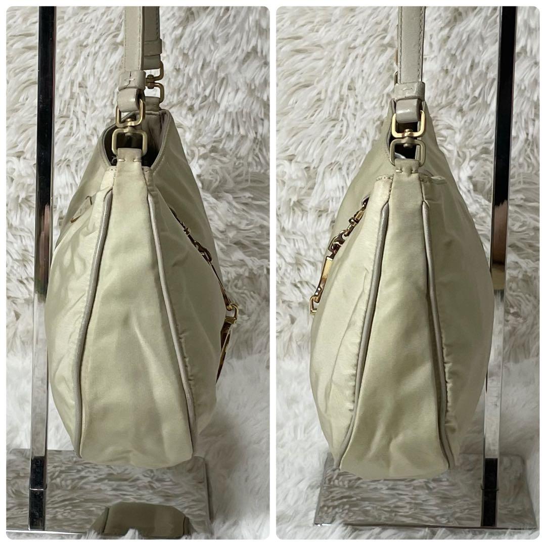 【美品】PRADA プラダ　アクセサリーポーチ　ベージュ　三角ロゴ　ゴールドロゴ