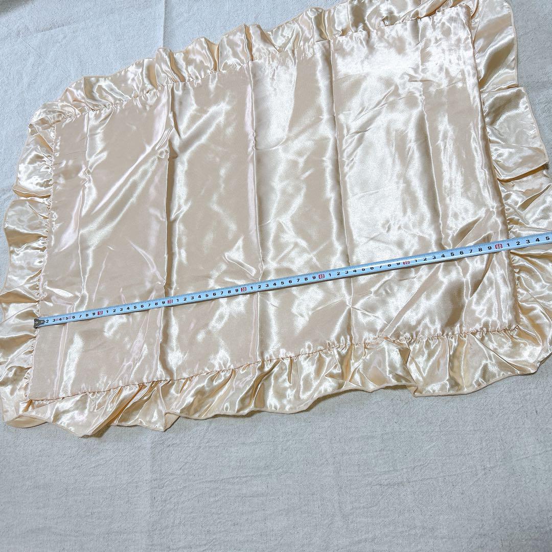 ＊ベージュ サテン フリル付き 枕カバー 約43cm x 63cm