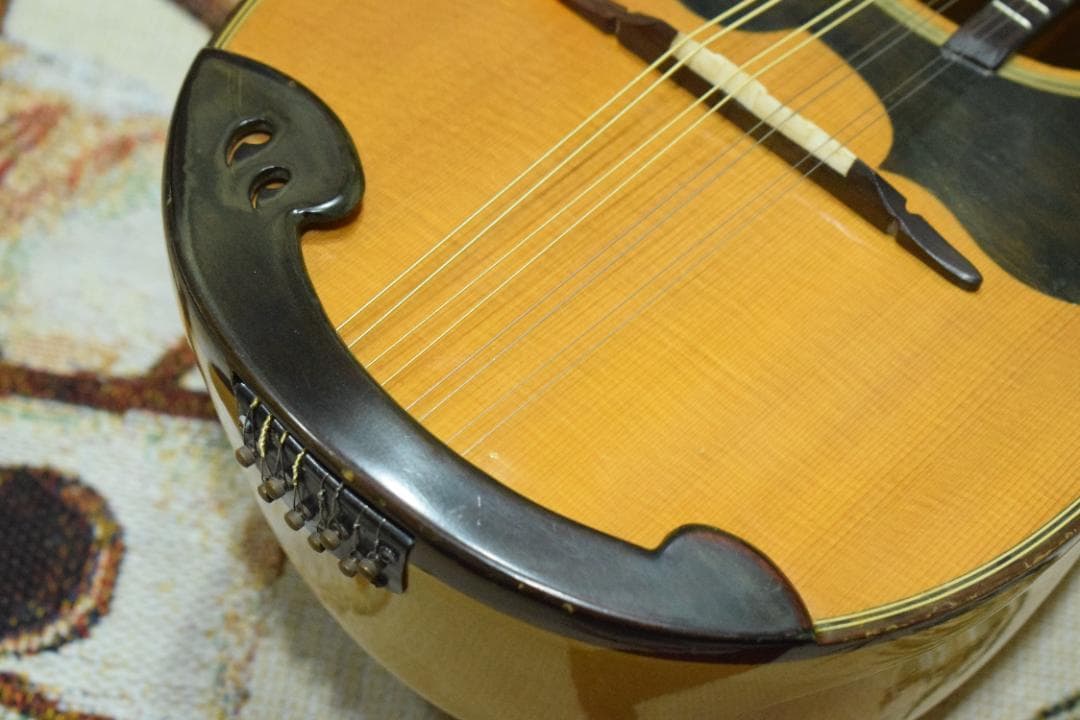 【新品弦張り替え済】Suzuki マンドリン M-30【ハードケース付】 【新品弦張り替え済】Suzuki マンドリン M-30【ハードケース付】