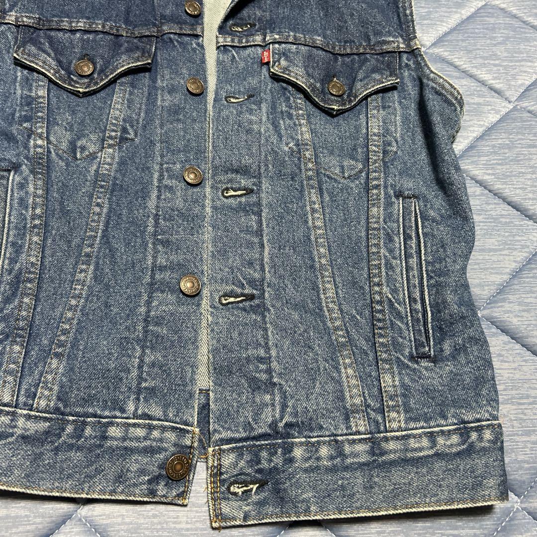 Levi's デニム ベスト　USA表示Ｓサイズ　日本のM相当です。