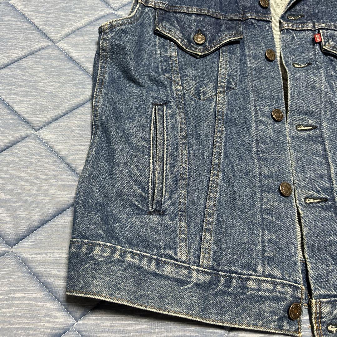 Levi's デニム ベスト　USA表示Ｓサイズ　日本のM相当です。