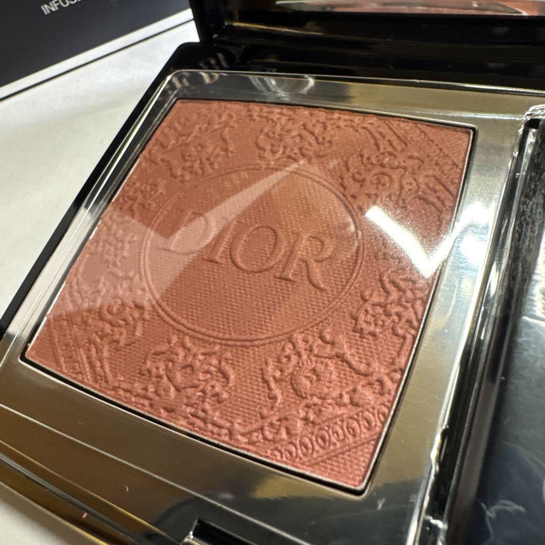Dior スキンルージュブラッシュ621スプレンディッドローズサテン