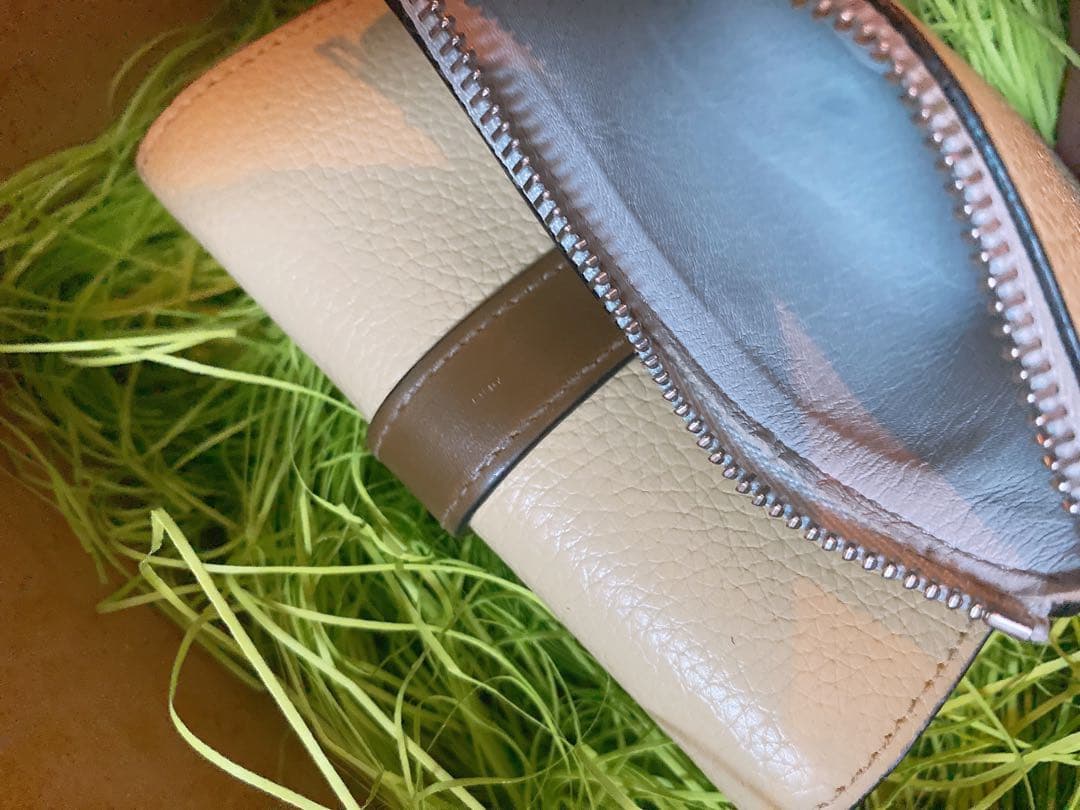 連休限定お値下げLOEWE♡三つ折り財布 連休限定お値下げLOEWE♡三つ折り財布