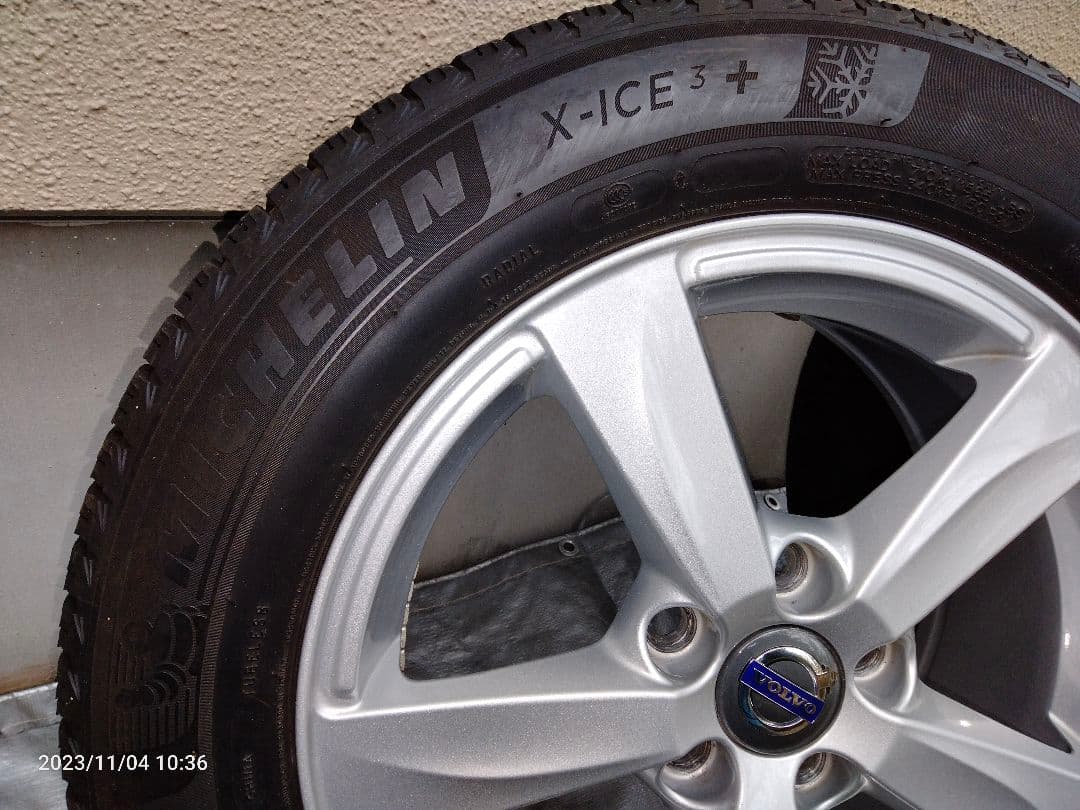 お買い得。ボルボXC90 235/65R17 4本セット ダンロップGRANDTREK PT3 2016年製造 ボルボ純正ホイール、スタットレスタイヤ付 ボルボ XC90 純正 ホイール