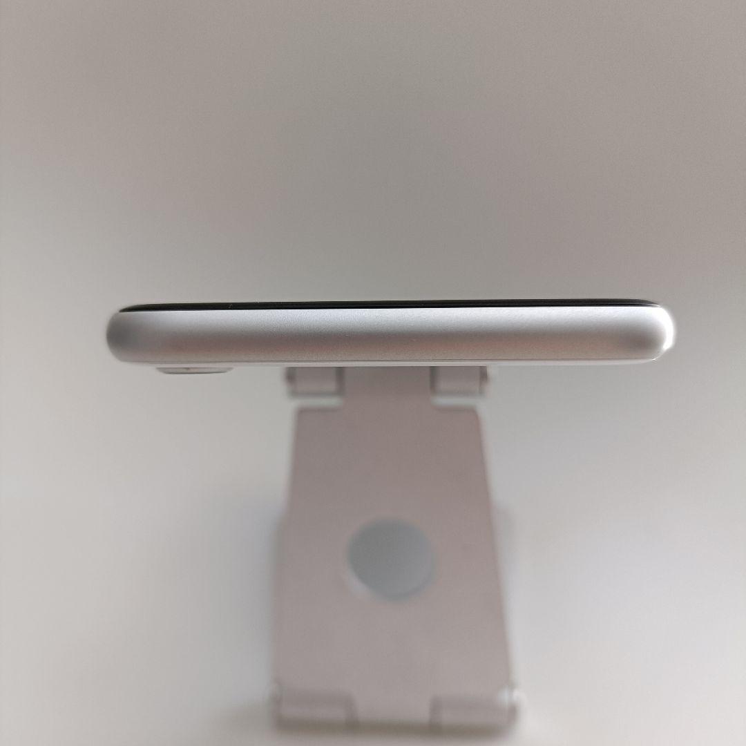 極美品新品バッテリーiPhone SE第2世代 128GB SIMフリー100