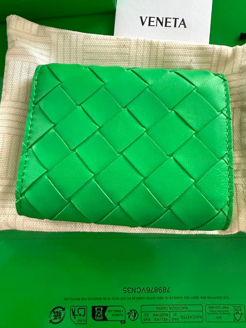 ボッテガヴェネタ 折り財布 三つ折り グリーン パラキート ボッテガヴェネタ 折り財布 三つ折り グリーン パラキート