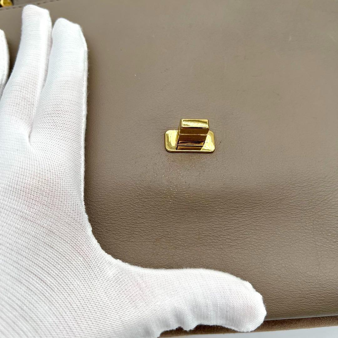 【美品】ToryBurch キラ ターンロック ショルダーバッグ グレージュ 【美品】ToryBurch キラ ターンロック ショルダーバッグ グレージュ