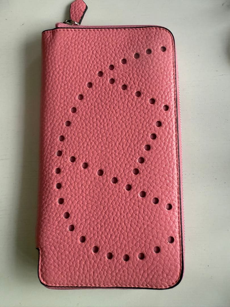 ピンク 長財布穴あきデザイン ジッパー付き