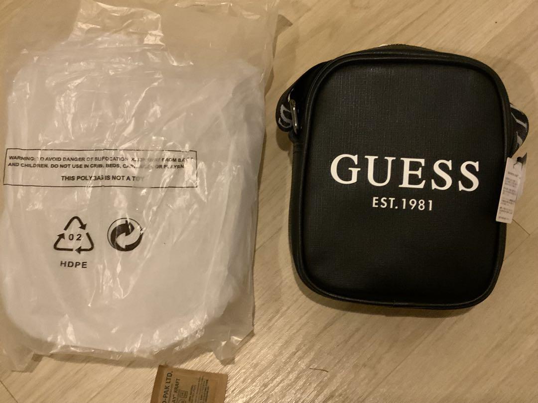 新品！　GUESS ショルダーバック