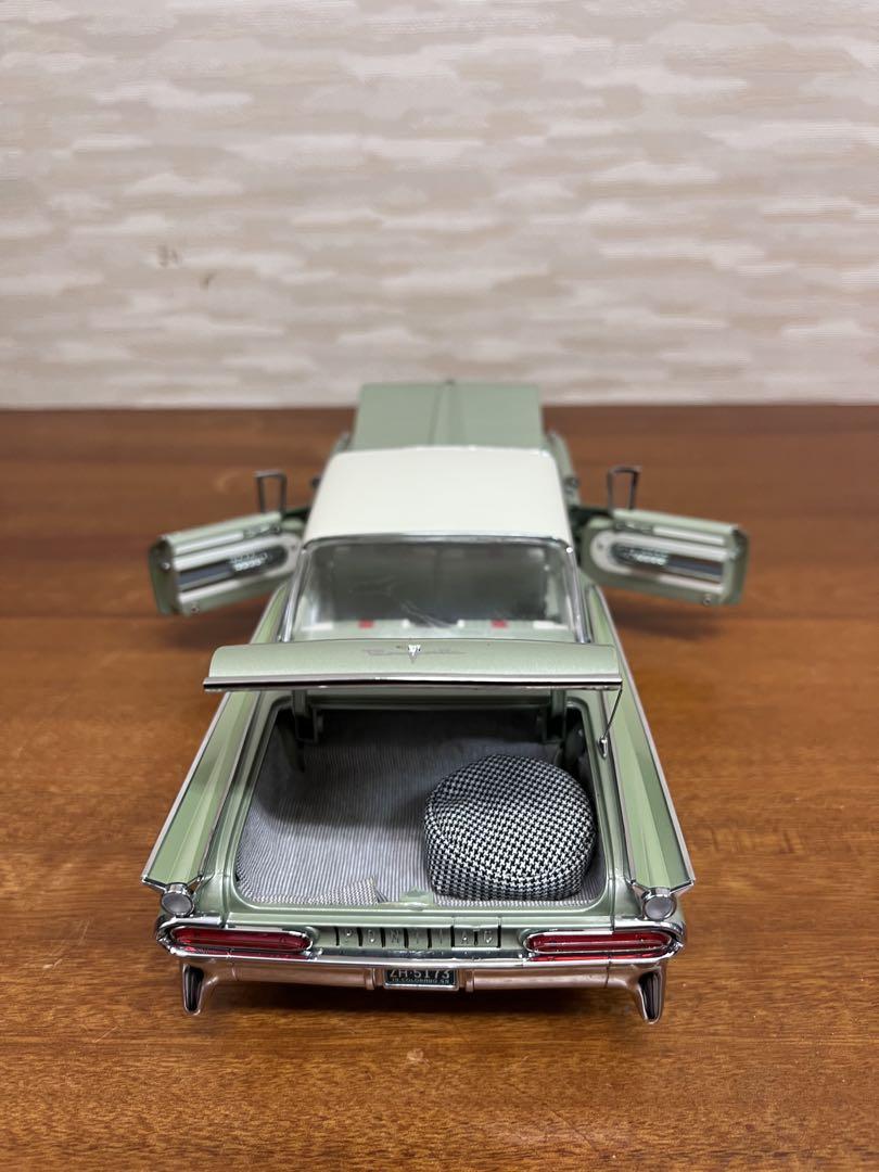 No287ミニカー1/18箱あり 1959 Pontiac Bonneville