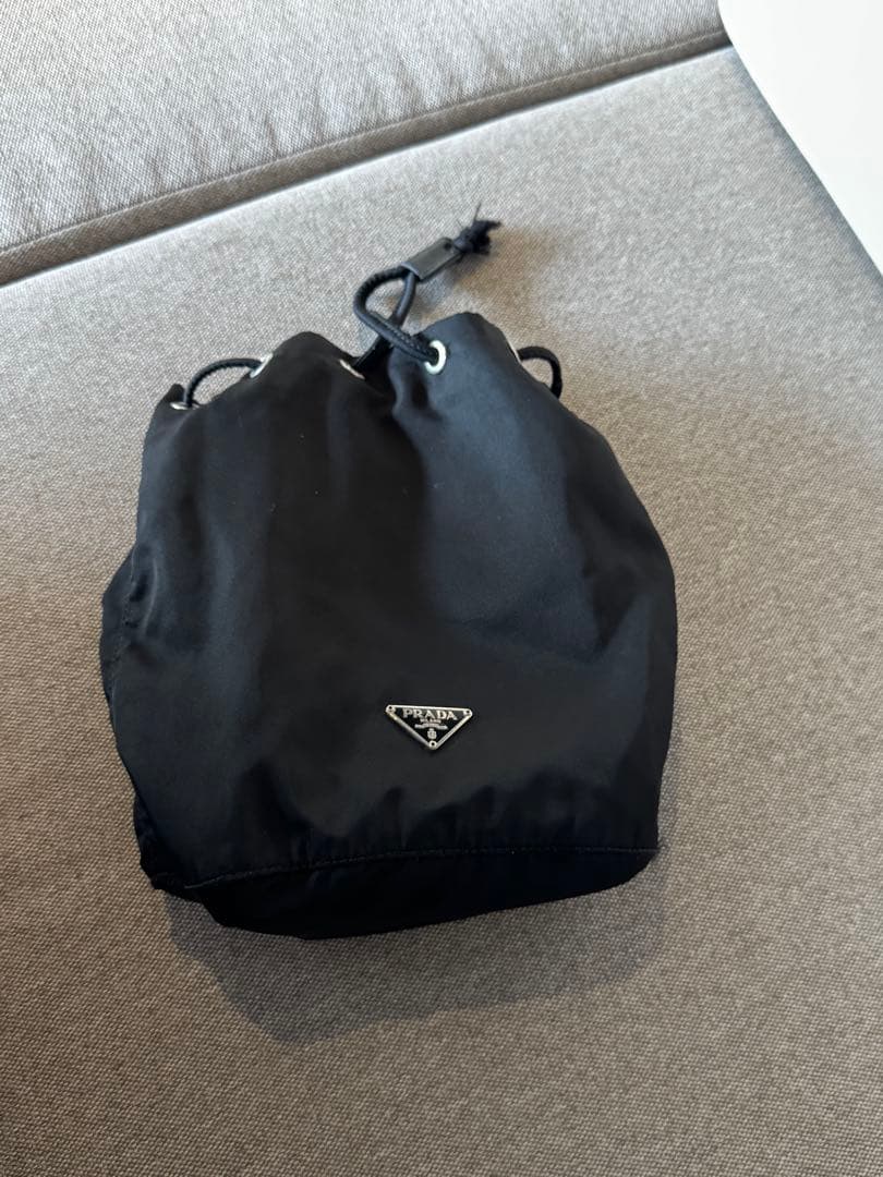 PRADA 黒 ナイロン 巾着バッグ