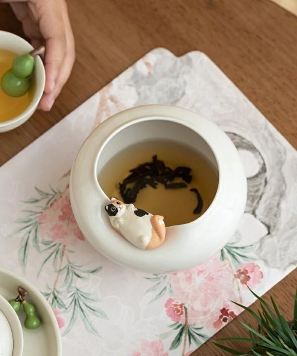 猫のフィギュア付き陶器茶かす容器