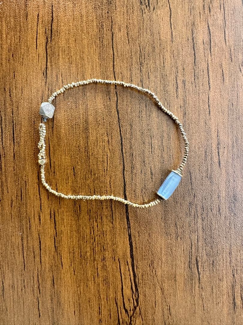 semeno カレシシルバーと水色サテンガラスのブレスレット samulo