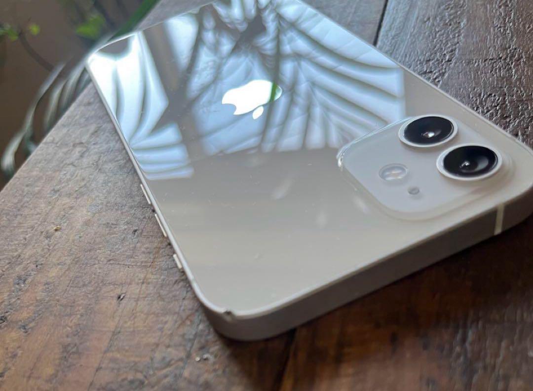 Apple iPhone 12 64GB ホワイト 充電ケーブル付き