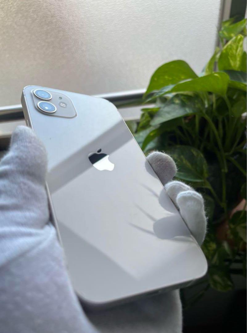 Apple iPhone 12 64GB ホワイト 充電ケーブル付き