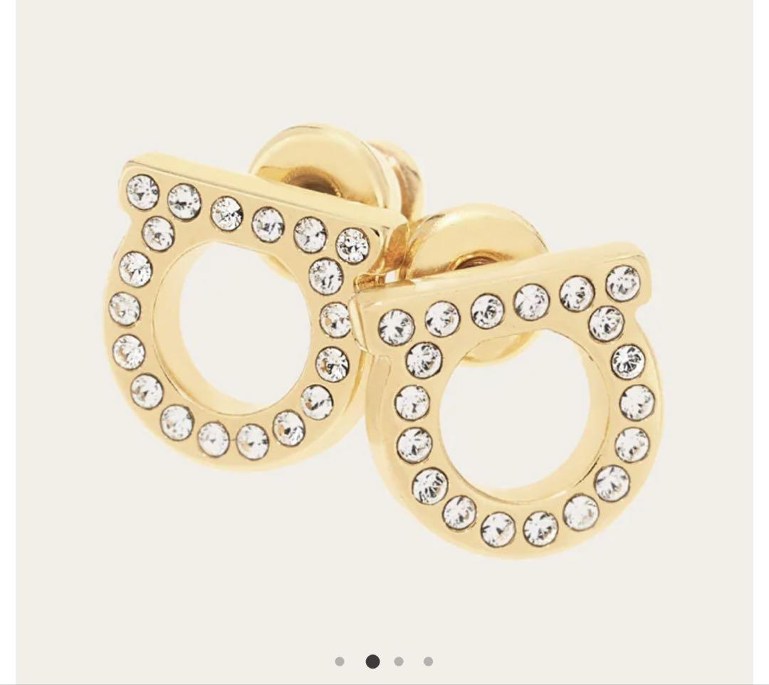 Ferragamo ピアス新 モデル