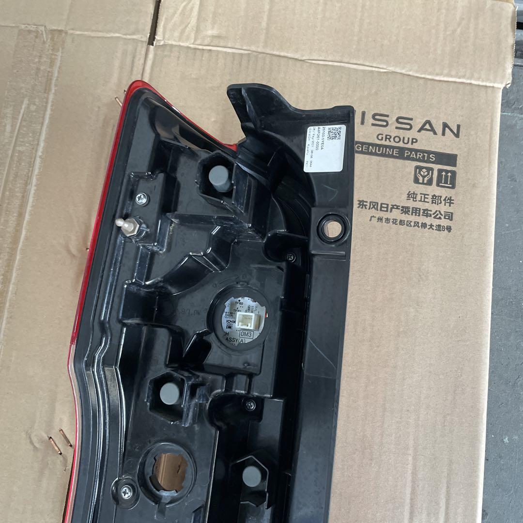 日産e26キャラバン nv350右テールランプled
