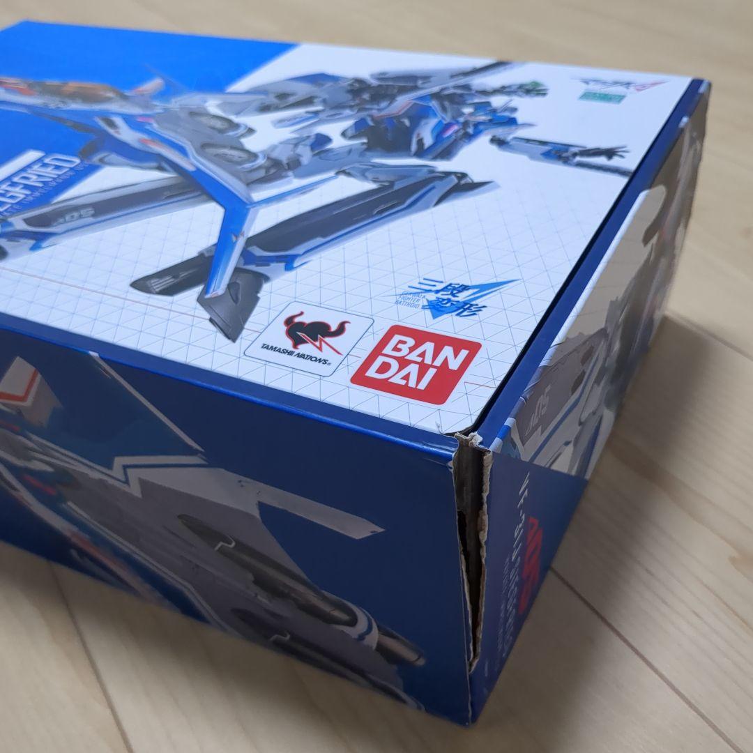 BANDAI VF-31J SIEGFRIED ジークフリード　超合金