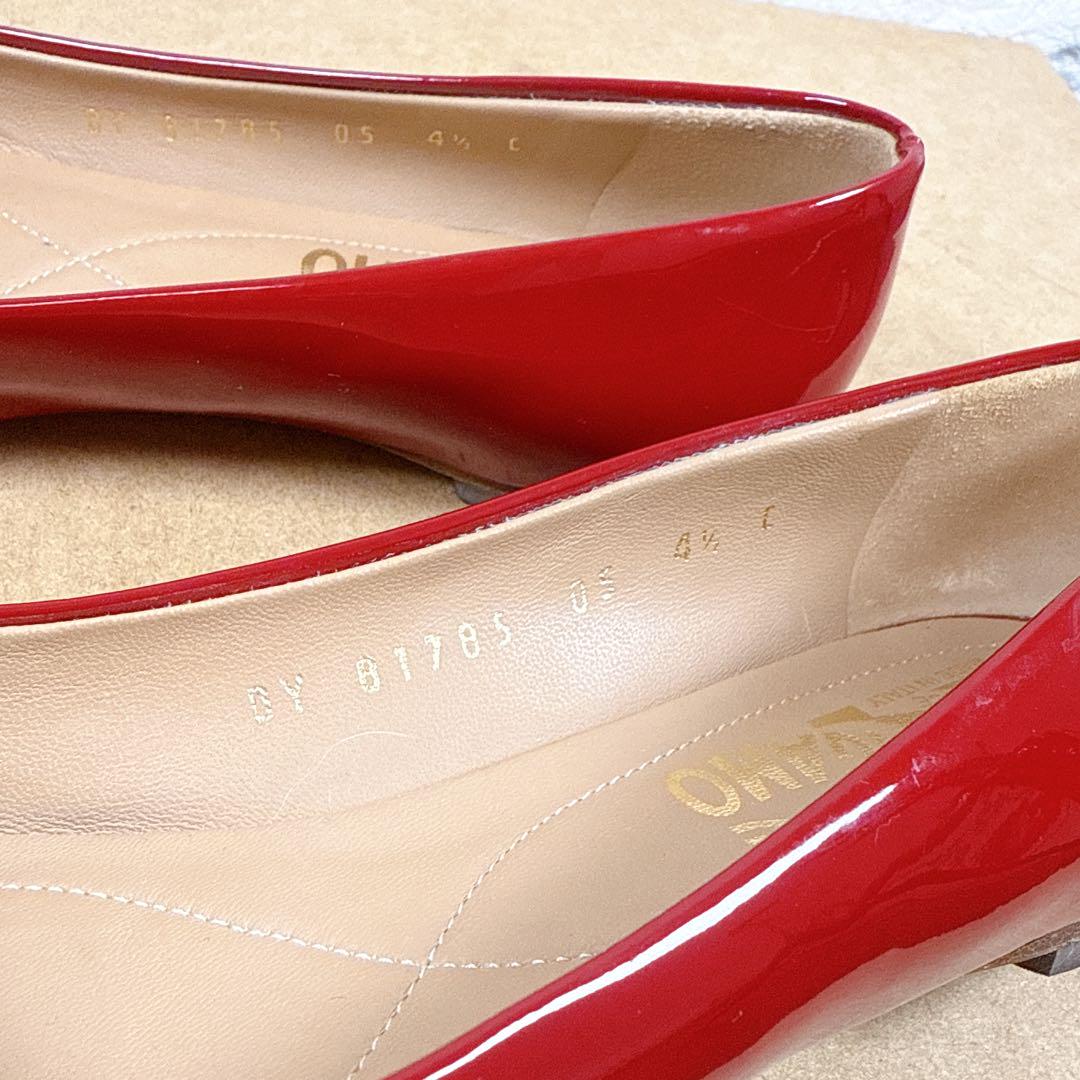 美品✨　フェラガモ　パンプス　22㎝　ヴァラリボン　赤　エナメル　レザー