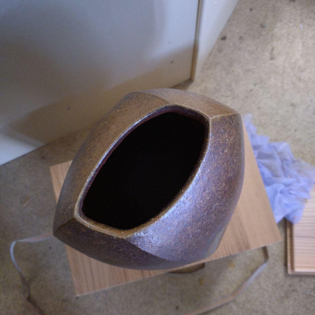 陶器の花瓶 赤褐色と茶色のグラデーション