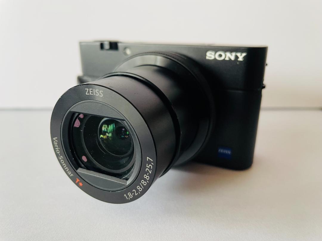 SONY RX100 M5A コンパクトデジタルカメラ（チャージャーキット付）
