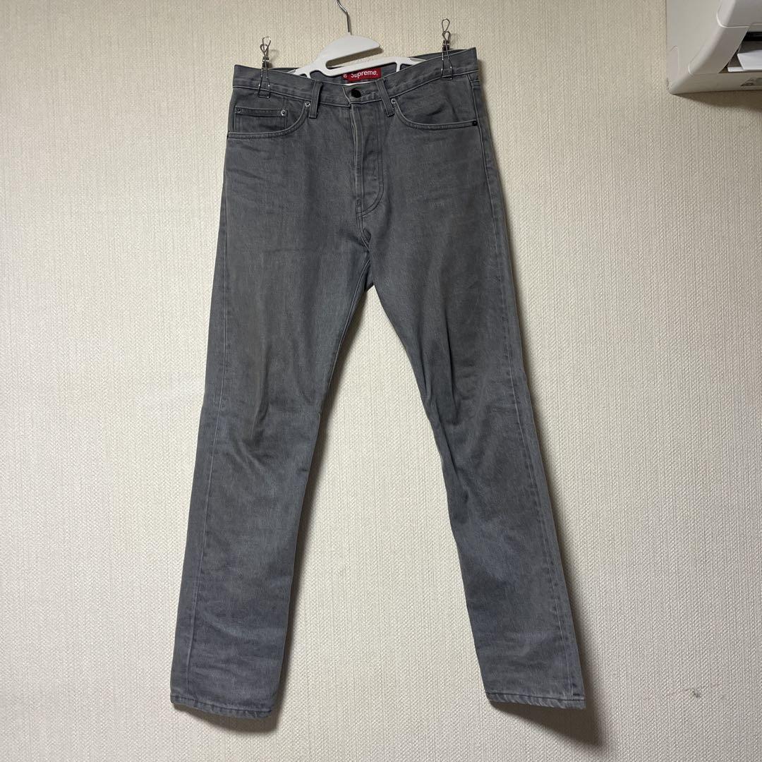 Supreme スリムフィット グレー デニムパンツ - メルカリ