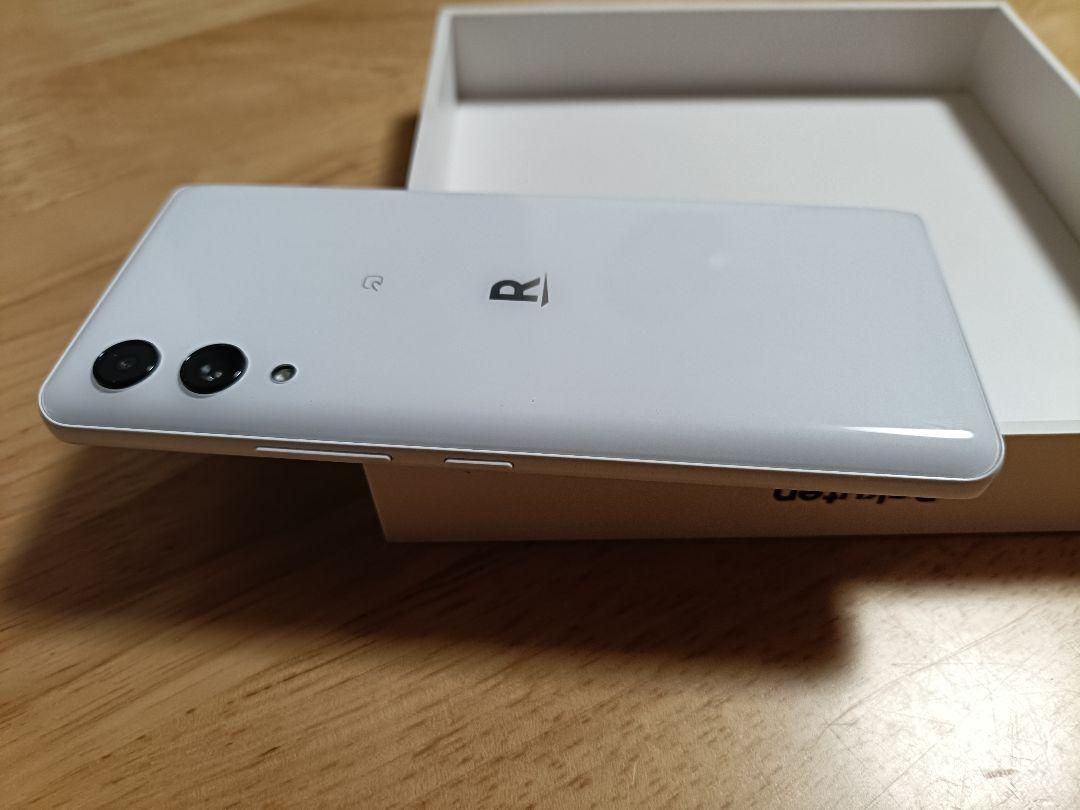 状態良好　Rakuten Hand 5G P780 ホワイト