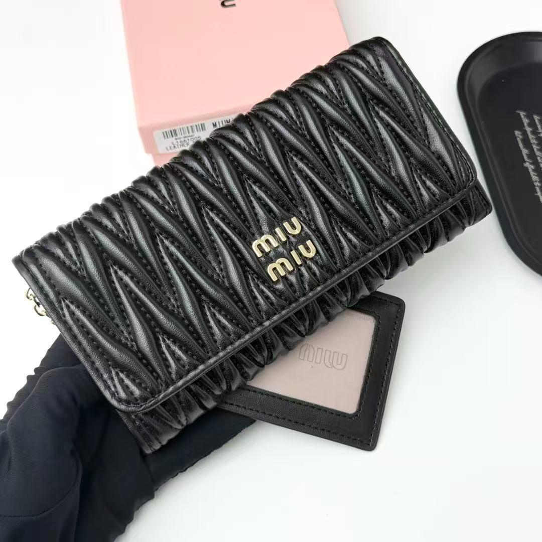 MIU MIU 二つ折り財布 ブラック 94338