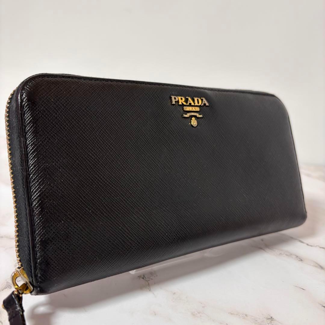 【美品】プラダ 長財布 ラウンドファスナー ロゴ型押し ブラック 近年モデル