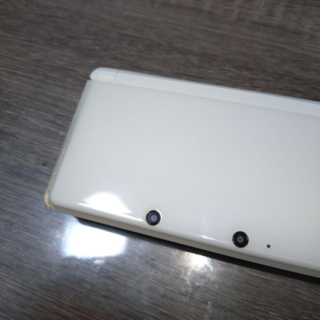 ニンテンドー3DS 本体 ホワイト 電波人間のRPG等ダウロードソフト有り ニンテンドー3DS 本体 ホワイト 電波人間のRPG等ダウロードソフト有り