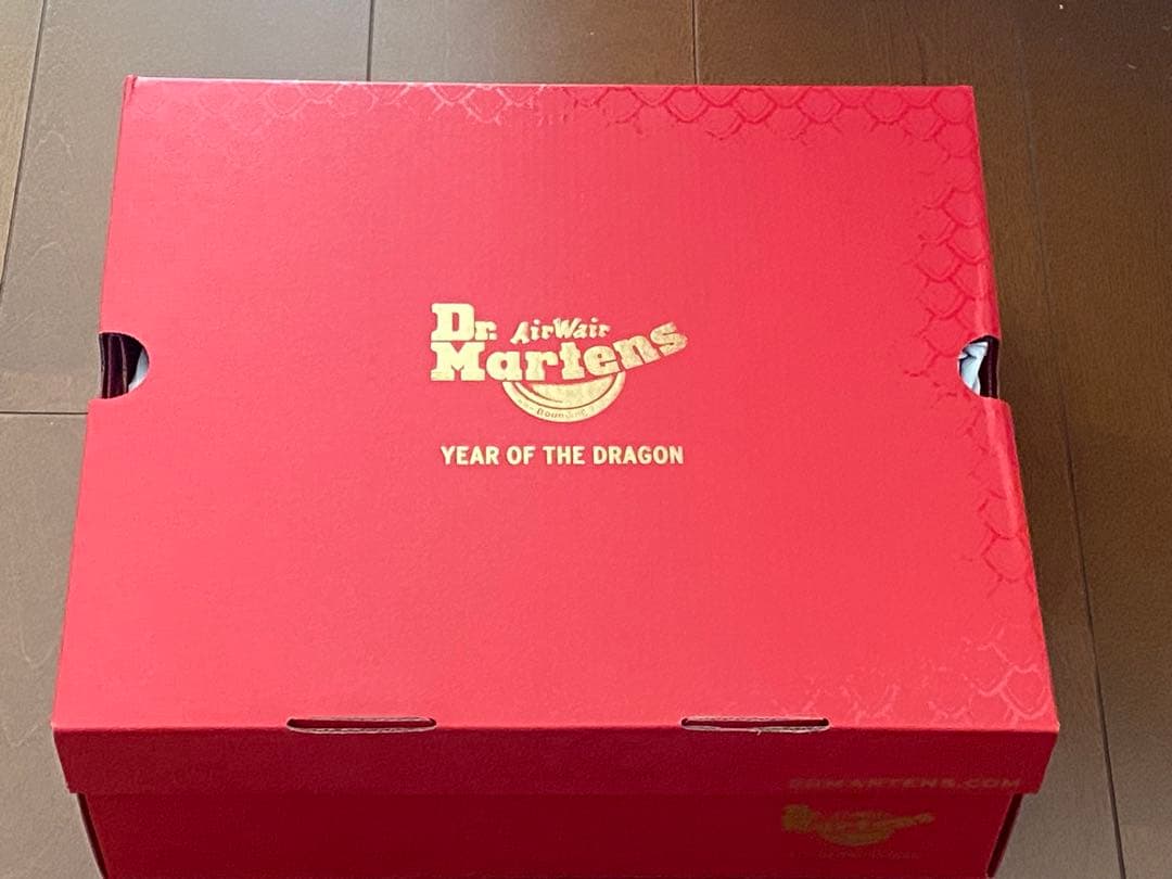Dr. Martens 辰年記念品 龍年 8ホール ブーツ Dr. Martens 辰年記念品 龍年 8ホール ブーツ