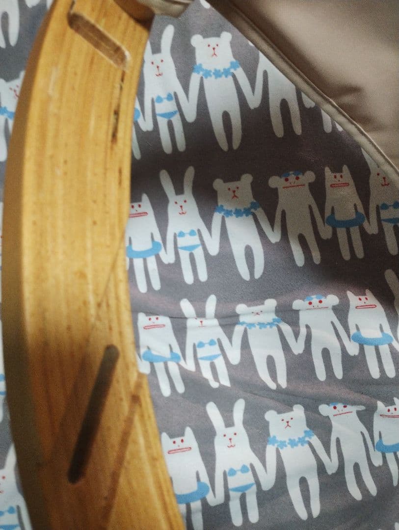 新生児から大人まで座ることのできる椅子 farska スクロールチェアプラス