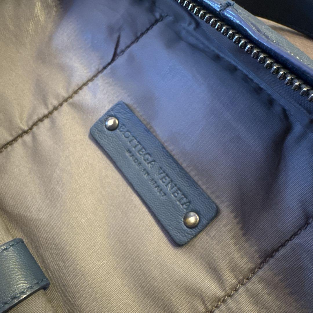 Bottega Veneta ボッテガヴェネタ　レザーバックパック　ネイビー