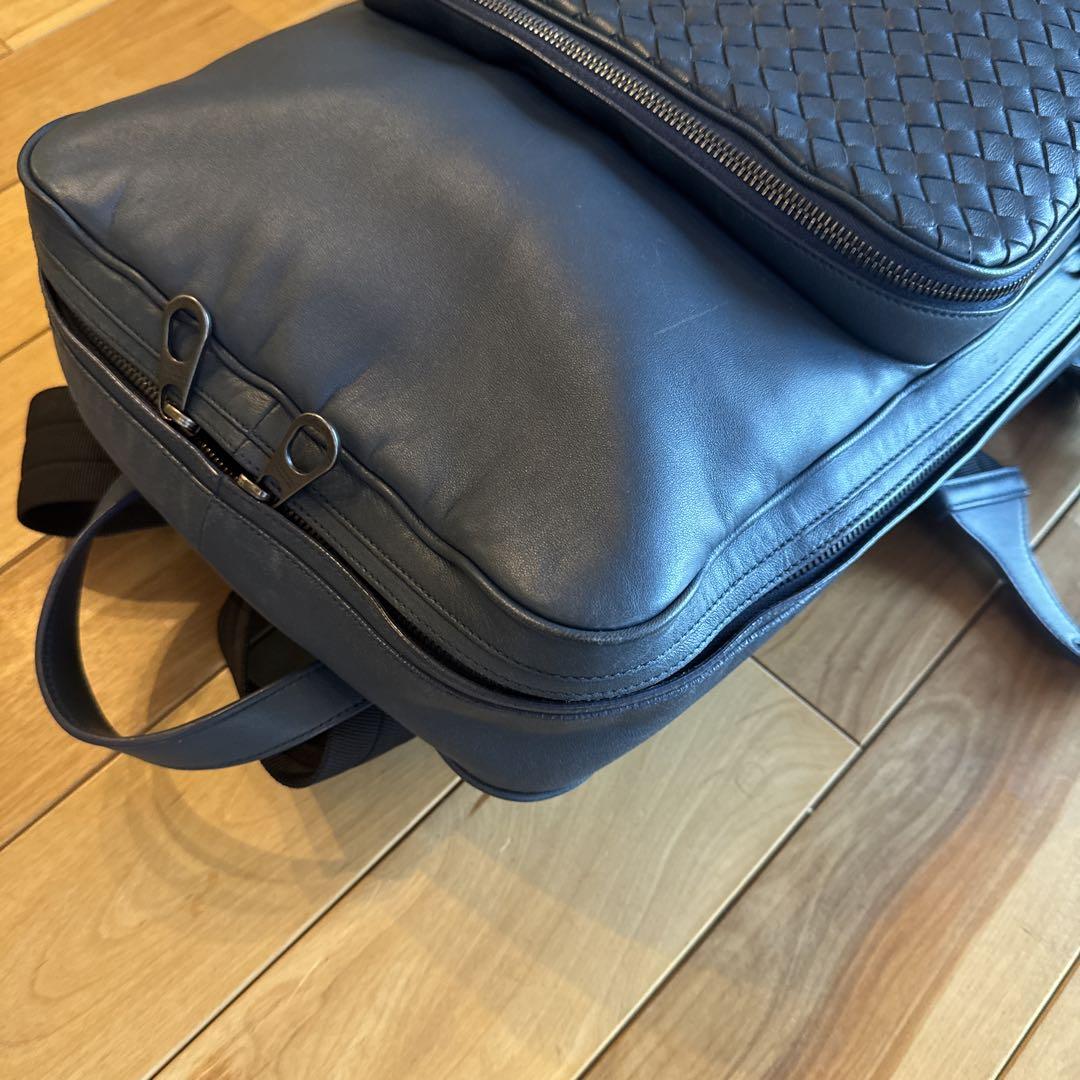 Bottega Veneta ボッテガヴェネタ　レザーバックパック　ネイビー