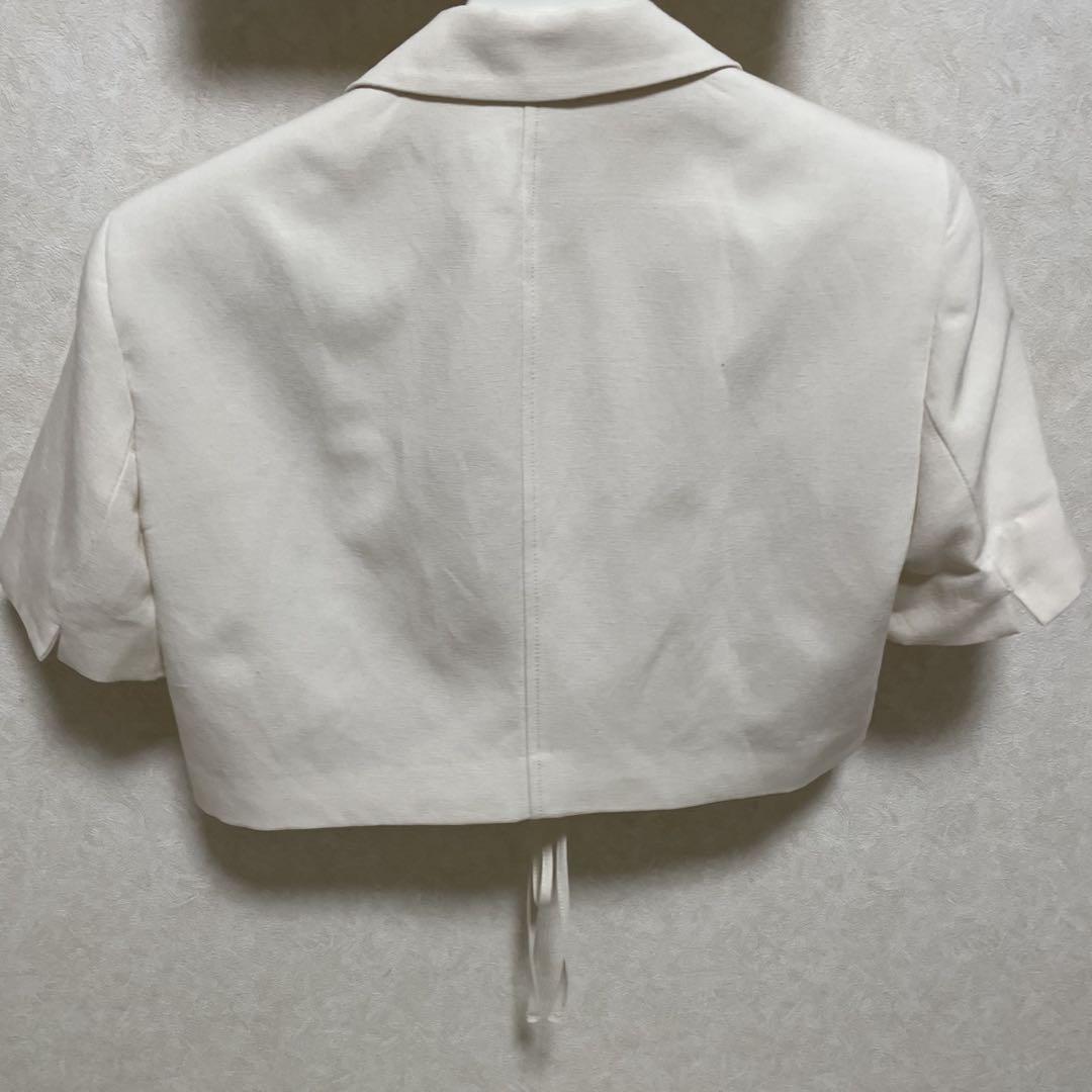 ZARA ホワイトショート丈のスタイリッシュなジャケットS