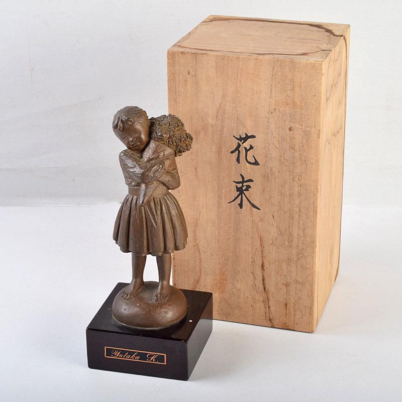 ブロンズ像 加藤豊作 花束を持つ少女 ヴィンテージ 刻印 彫刻 少女 置物 加藤豊作 ブロンズ 少女像 「花束」 台付 共箱 M R9183 - メルカリ