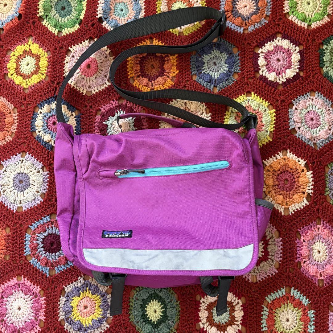 patagonia メッセンジャーバッグ ピンク Patagonia メッセンジャーバッグ - メルカリ