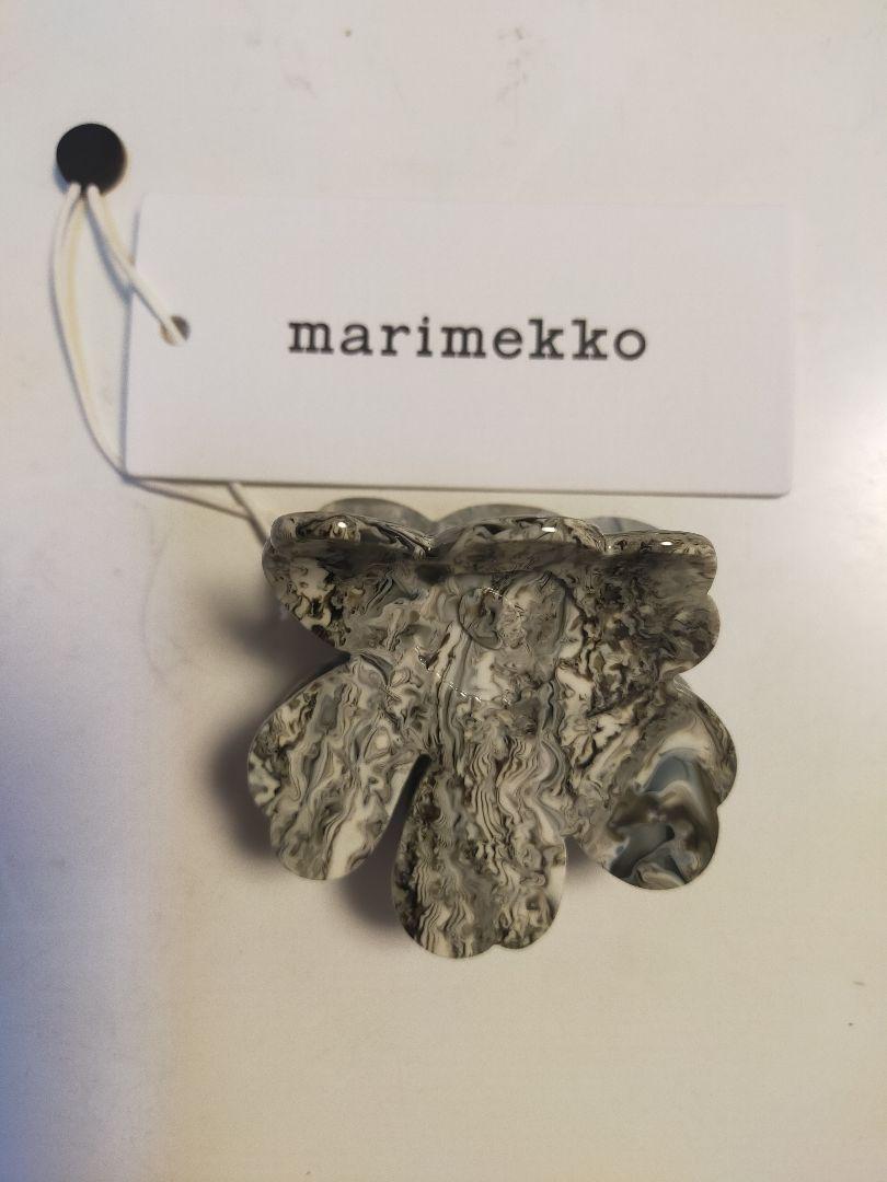 marimekko ヘアクリップ 花型 ライトグレー