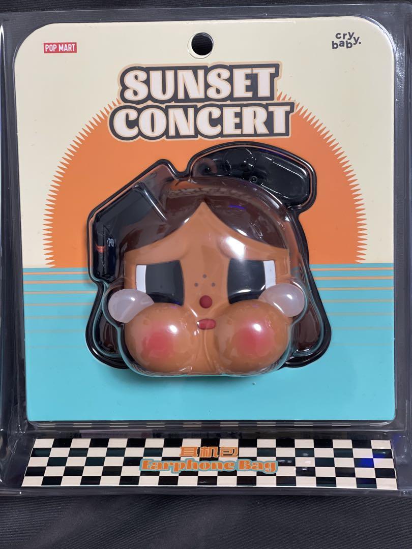 CRYBABY Sunset Concert イヤホンケースとフィギュア2点