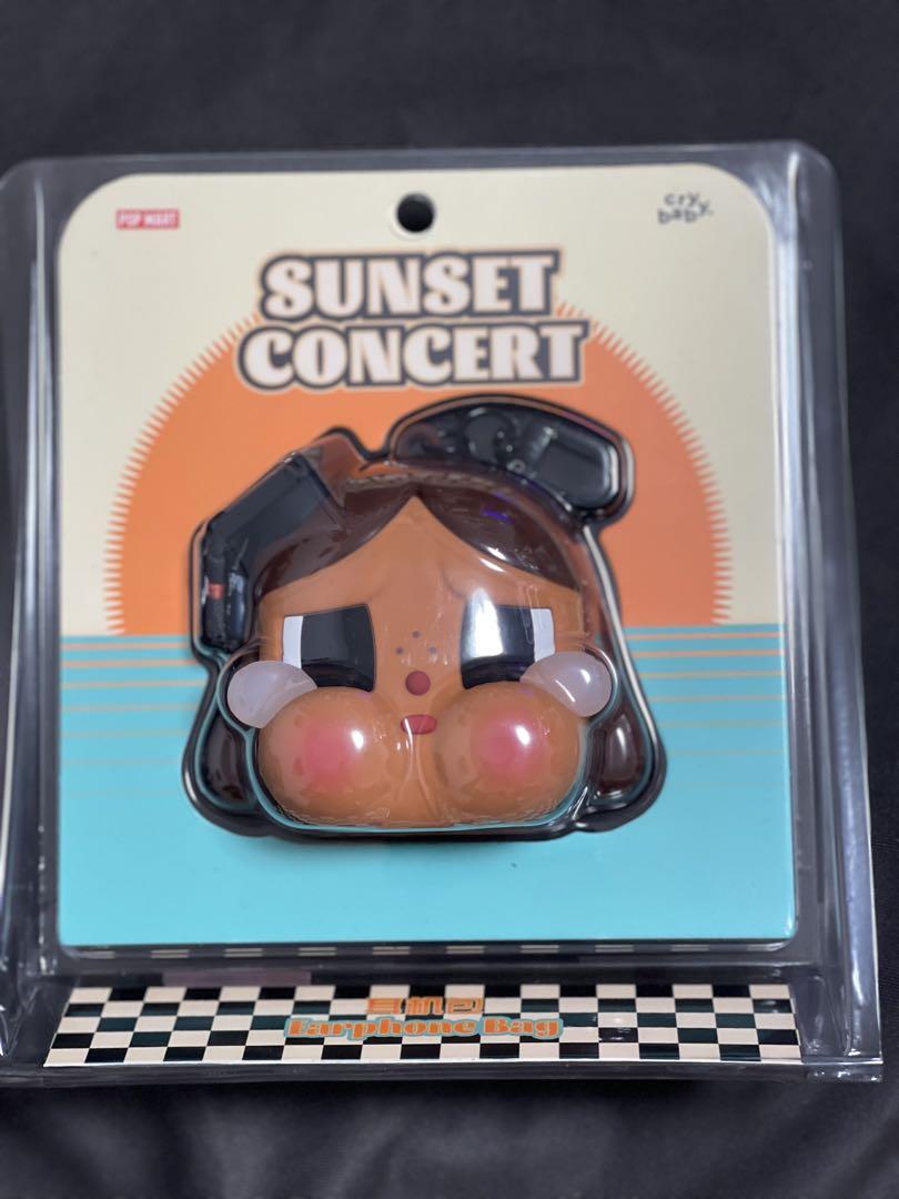 CRYBABY Sunset Concert イヤホンケースとフィギュア2点