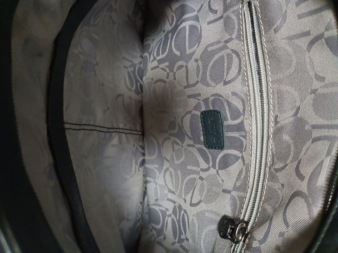 美品☆arche 濃紺 レザー ショルダーバッグ 美品☆arche 濃紺 レザー ショルダーバッグ