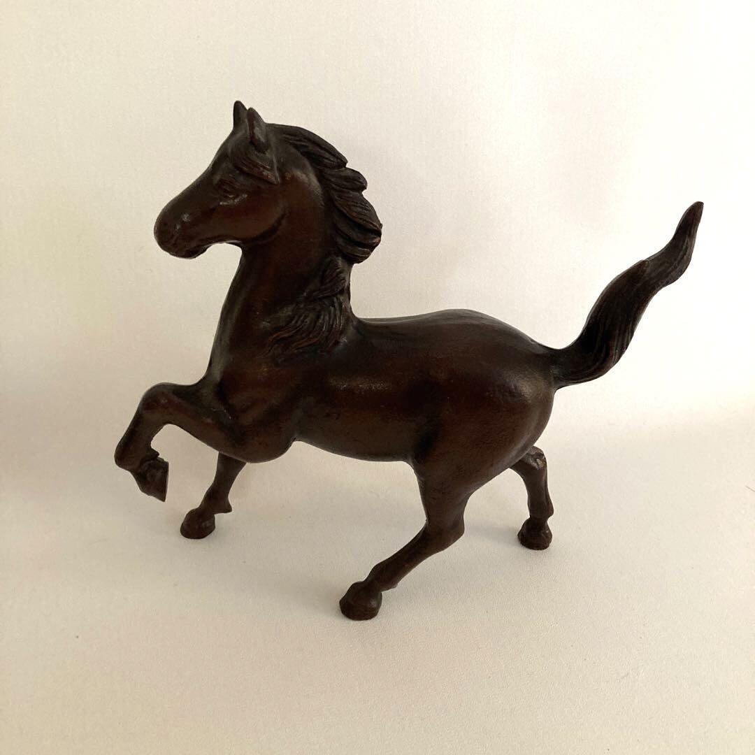 金属工芸 馬と人の装飾品 鉄製 金属工芸 馬 干支 馬の置物 縁起物 - メルカリ