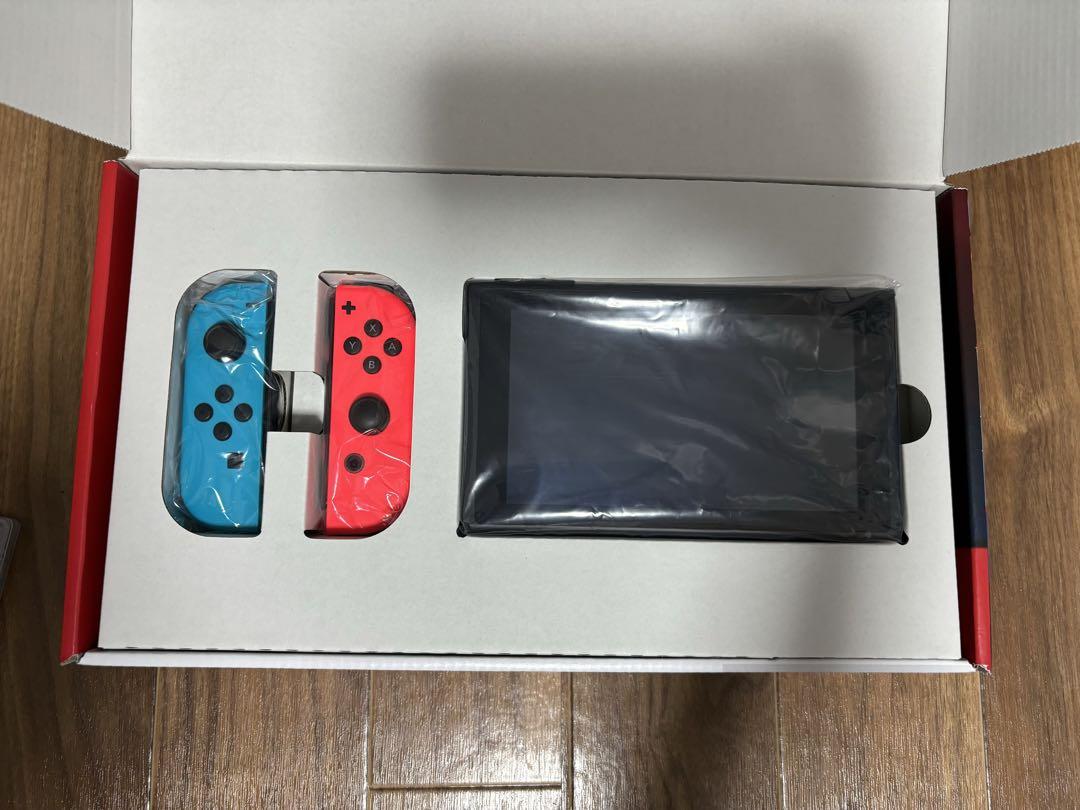 美品　Nintendo Switch (L) ネオンブルー/ (R)ネオンレッド