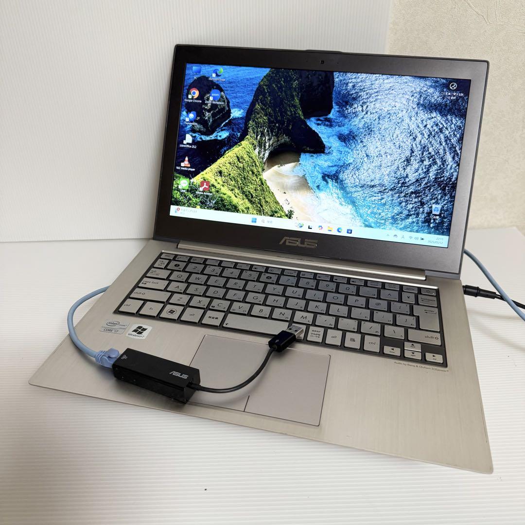 お洒落でコンパクト　ASUS 13.3インチ ノートPC UX-31E