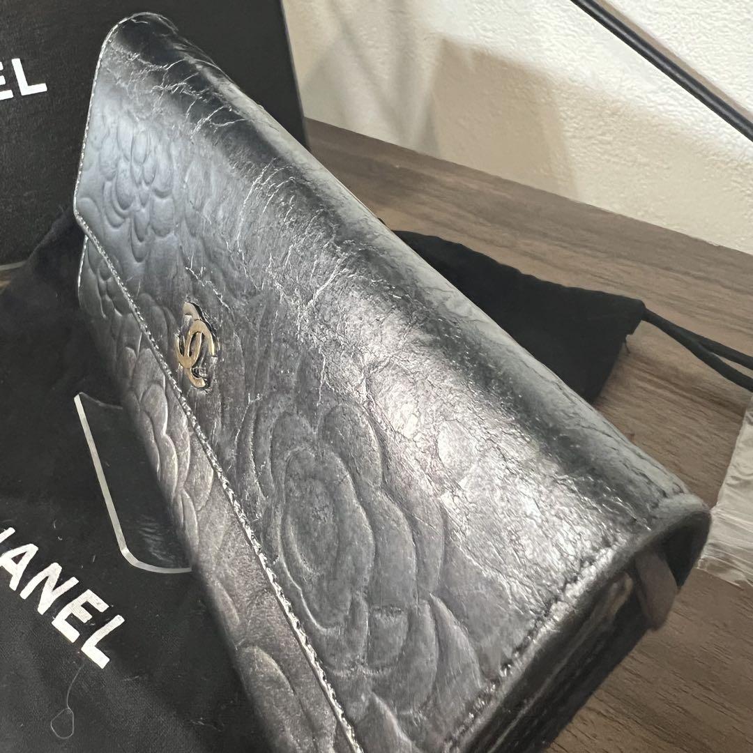 CHANEL シルバー カメリア 二つ折り長財布 - メルカリ