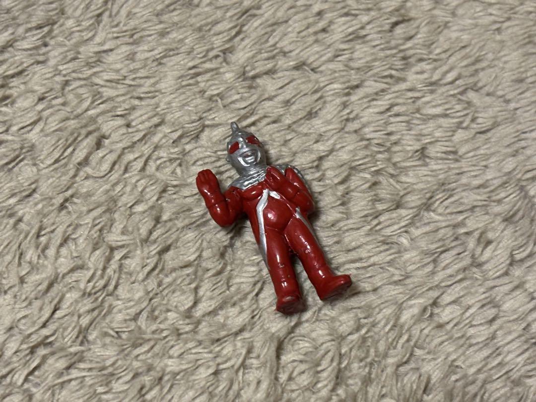 ウルトラマン、怪獣、消しゴム