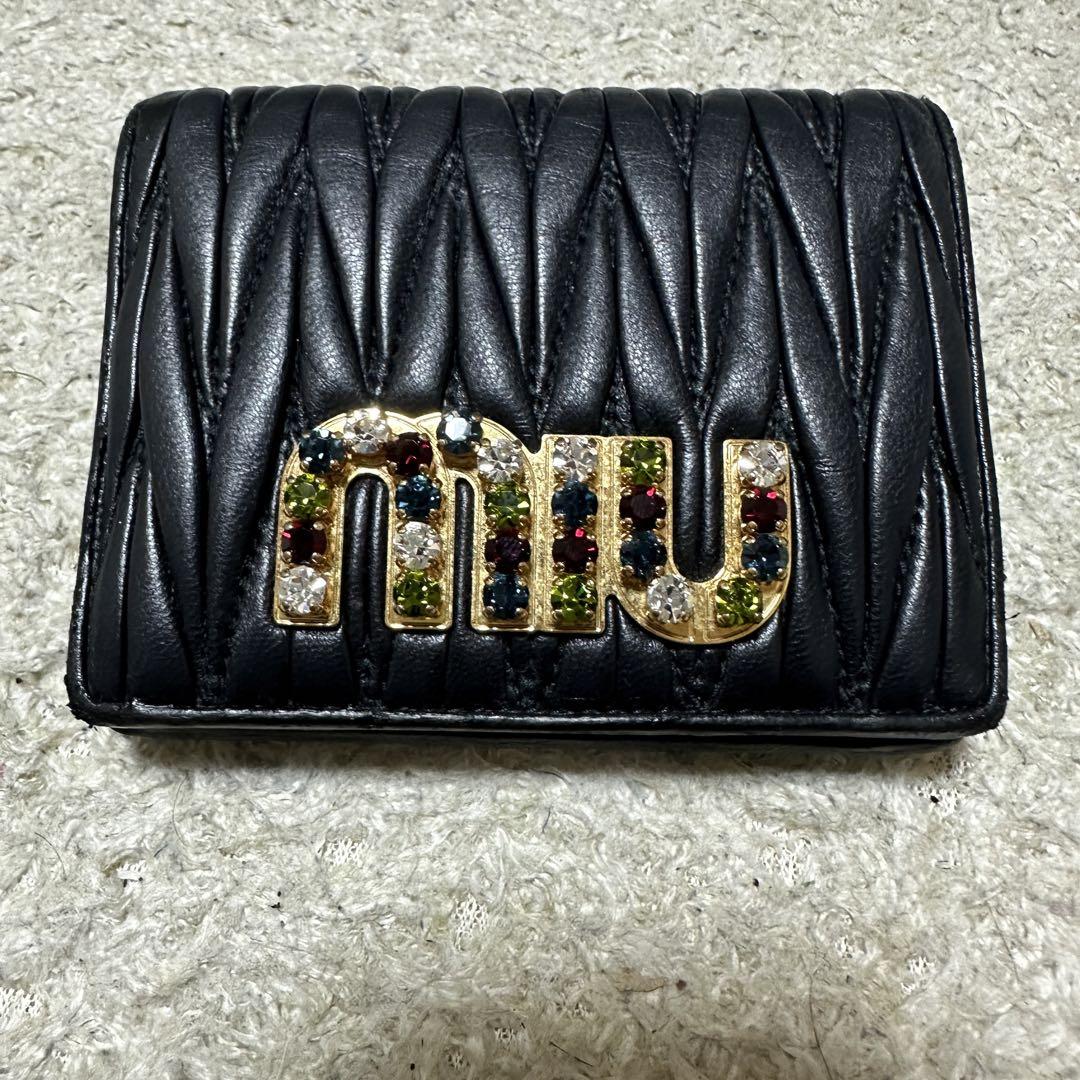 ✨極美品✨ ミュウミュウ 折り財布 マテラッセ ビジュー パール カラフル 黒 小物