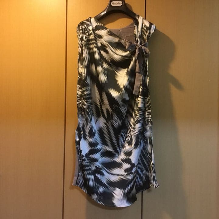 メルカリ ヨーロッパブランド ワンピース チュニック 新品 M 上品 グレー スタイル抜群 ひざ丈ワンピース 12 800 中古や未使用のフリマ