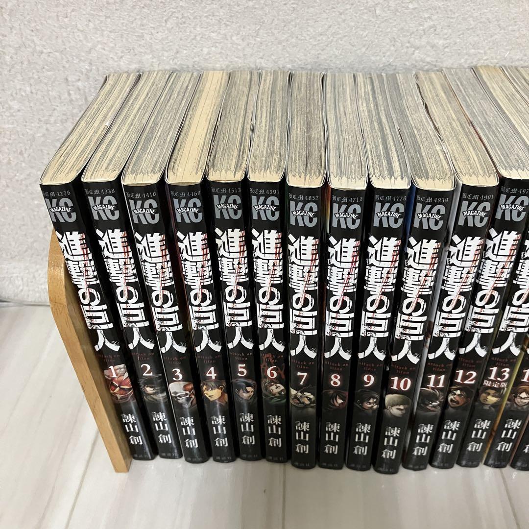 ほぼ初版　進撃の巨人　全巻セット　３４巻＋関連本５冊　特装版　コレクター