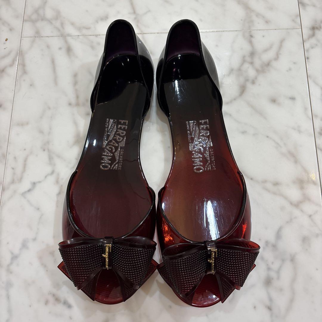 Salvatore Ferragamoオープントゥラバーリボンフラットシューズ